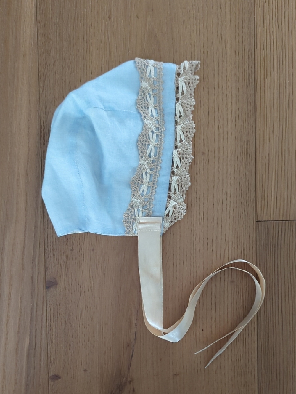 Linen & Lace | Embroidered Bonnet in Blue & Tan